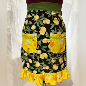Lemon lap apron with ruffles and pockets